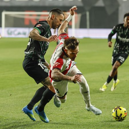 Vallecas Vibra: El Rayo Vuelve a Soñar en Europa 25 Años Después