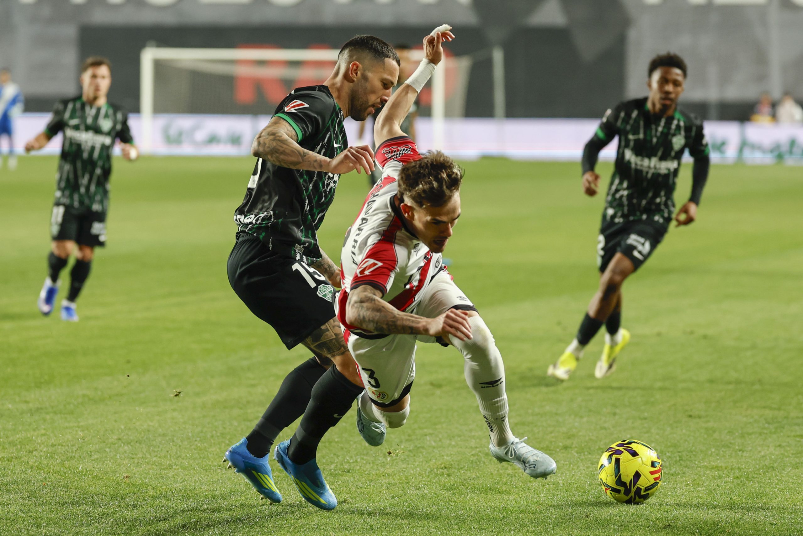Vallecas Vibra: El Rayo Vuelve a Soñar en Europa 25 Años Después Vallecas Vibra: El Rayo Vuelve a Soñar en Europa 25 Años Después