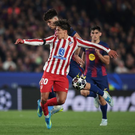 Thierry Henry defiende a Pau Cubarsí tras la polémica expulsión en la Champions League