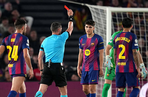 El Barça, un Imán de Tarjetas Rojas en Europa: La Era Flick y la Defensa Adelantada Bajo la Lupa