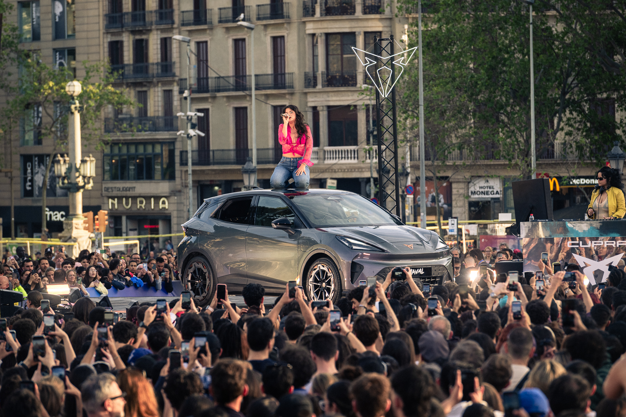 Cupra Raval: La Revolución Automotriz Desata una Fiesta Europea con Estrellas Musicales Cupra Raval: La Revolución Automotriz Desata una Fiesta Europea con Estrellas Musicales