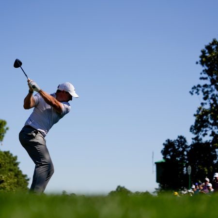 McIlroy Desata su Tormenta en Augusta: Liderazgo Sólido y Sueño del Masters