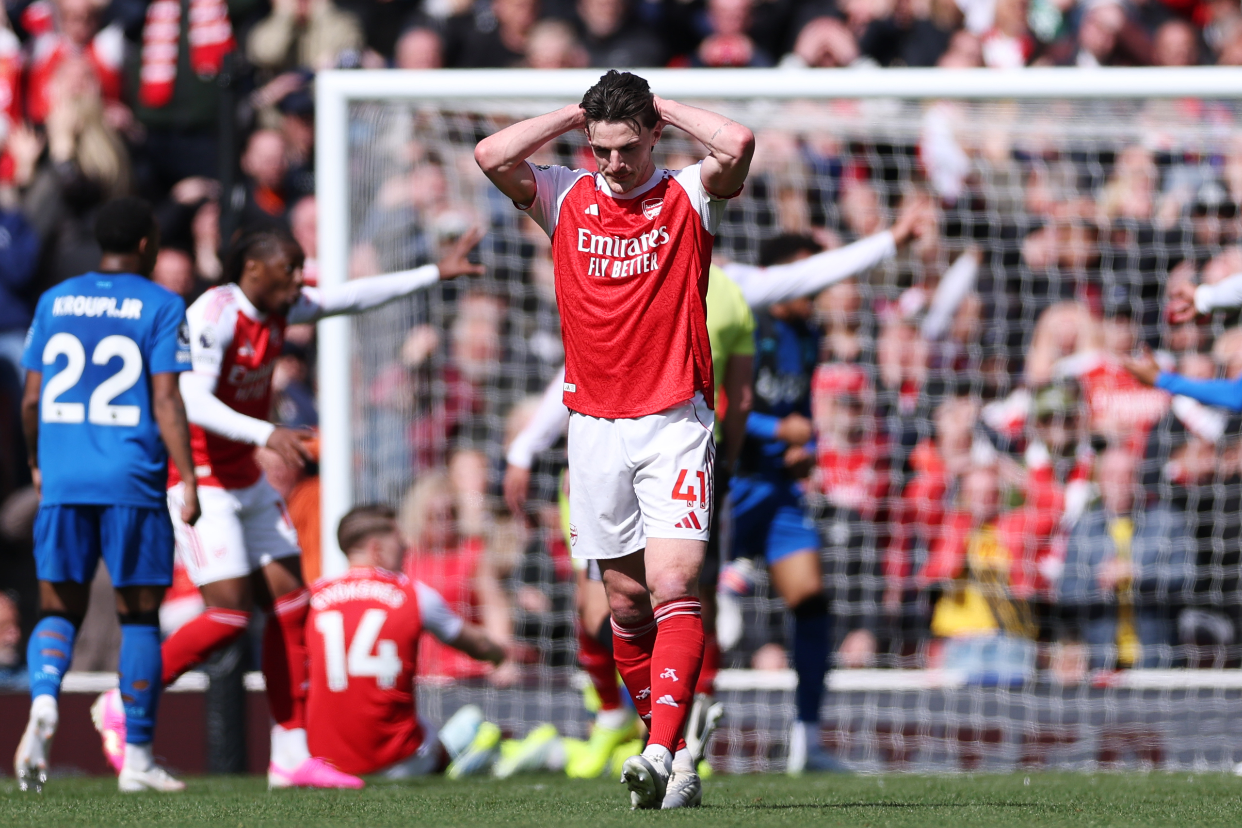Un aficionado del Arsenal demanda al club por estrés emocional tras su rendimiento en la Premier Un aficionado del Arsenal demanda al club por estrés emocional tras su rendimiento en la Premier