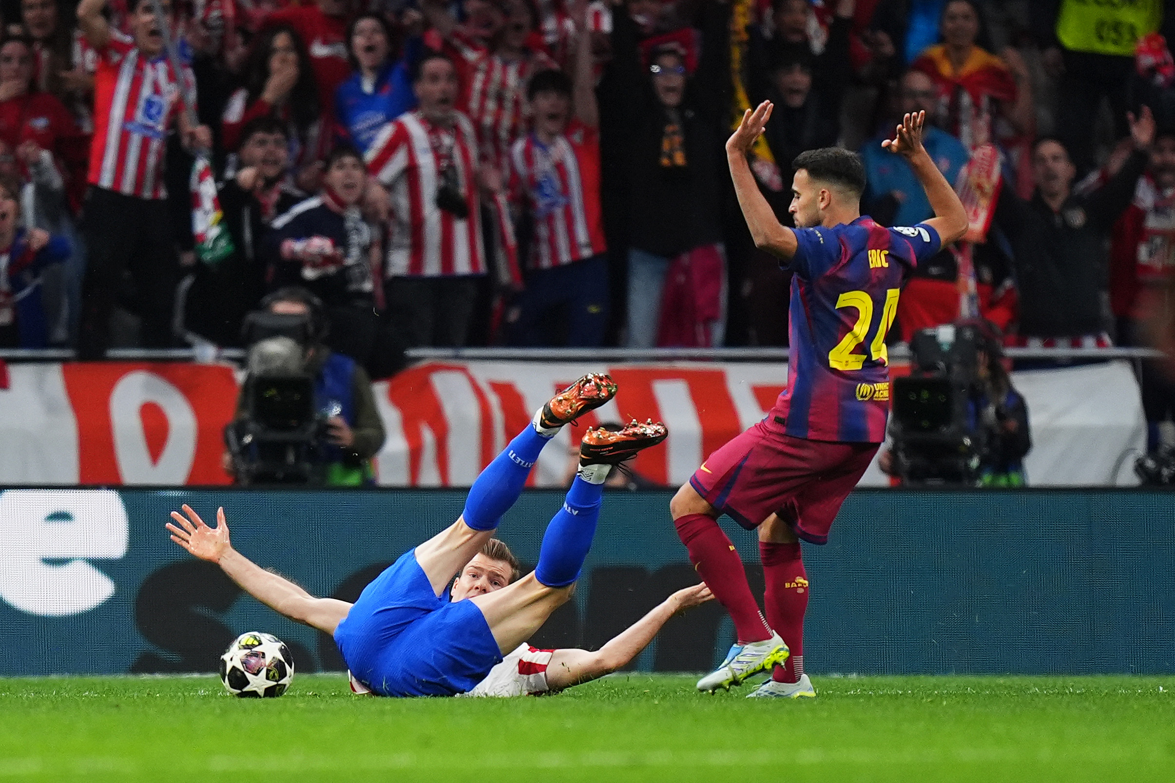 El VAR, ¿enemigo del instinto arbitral? La polémica roja a Eric García y la visión de un exárbitro alemán