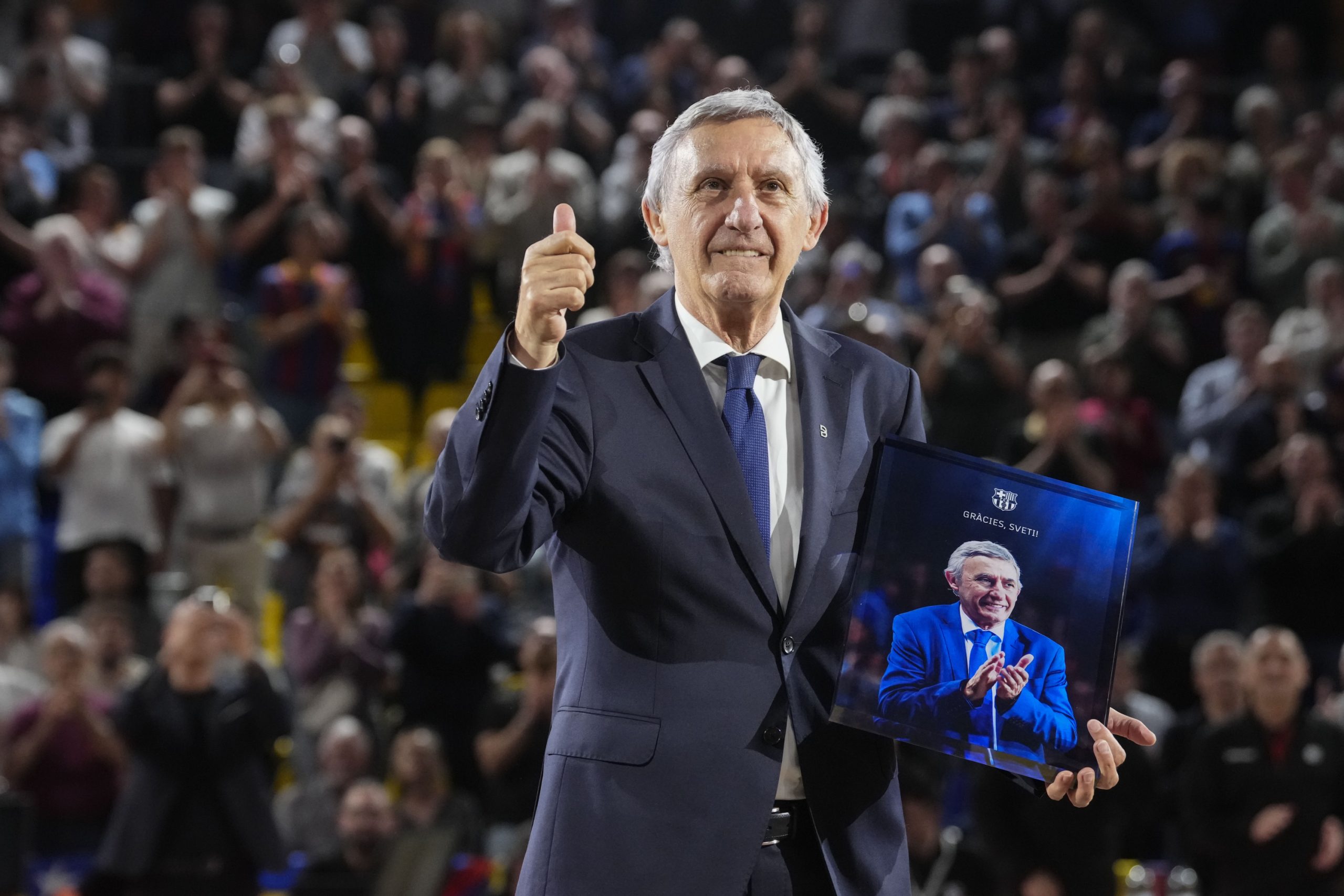 El Palau Blaugrana Rinde Homenaje a un Titán: ¡Svetislav Pesic Dice Adiós a la Euroliga! El Palau Blaugrana Rinde Homenaje a un Titán: ¡Svetislav Pesic Dice Adiós a la Euroliga!