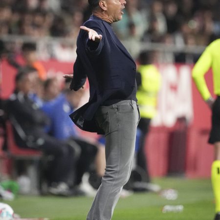 Montilivi: Míchel, Autocrítico Tras la Derrota, Señala Falta de Agresividad y Ritmo en el Girona