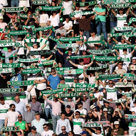 ¡Caos Tecnológico en el Martínez Valero! El VAR se Desconecta y Retrasa el Elche-Atlético