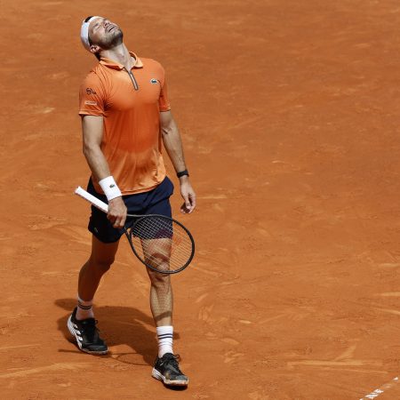 El Destino Cruel Golpea a Dimitrov: Adiós a Wimbledon y un Futuro Incierto