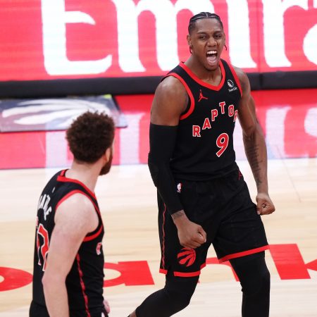 ¡Los Raptors Resucitan! Barnes y Barrett Deslumbran y Acortan Distancias en la Serie