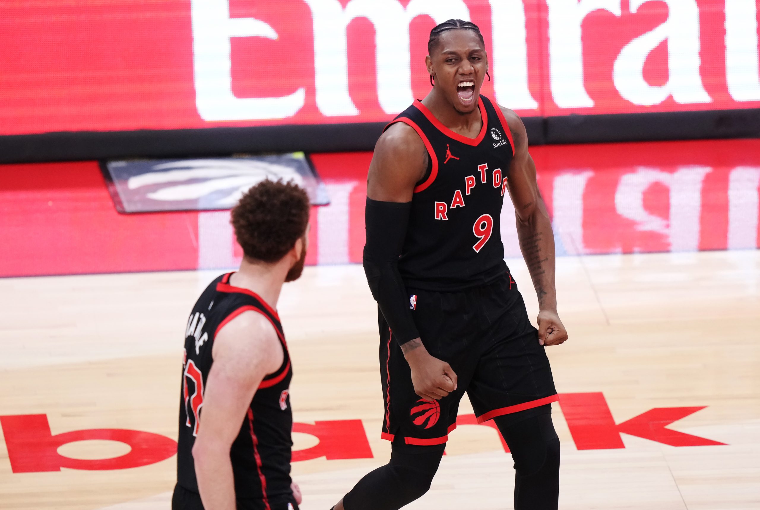 ¡Los Raptors Resucitan! Barnes y Barrett Deslumbran y Acortan Distancias en la Serie ¡Los Raptors Resucitan! Barnes y Barrett Deslumbran y Acortan Distancias en la Serie