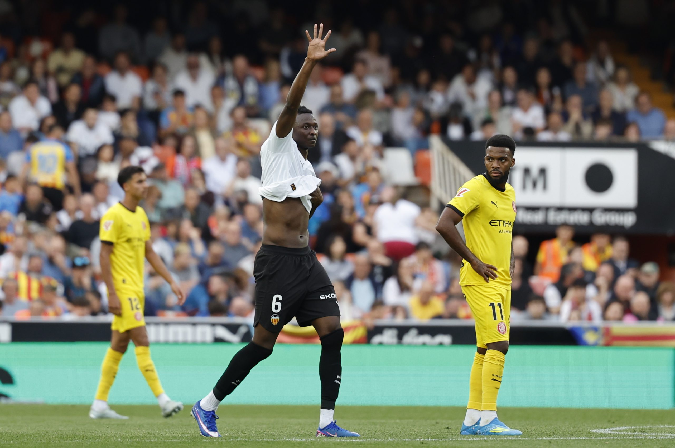 ¡Sadiq Despierta! El Goleador del Valencia Recupera su Olfato y Sorprende con Asistencias