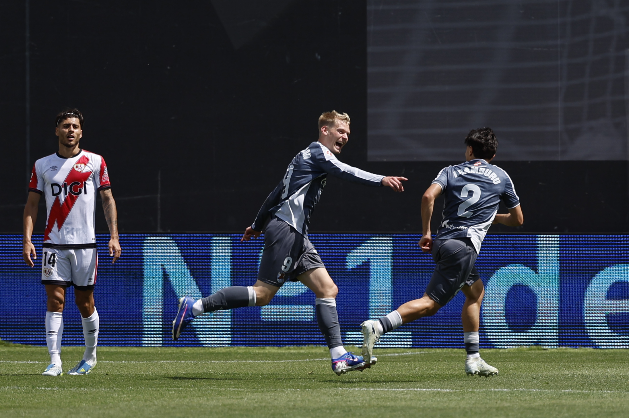 Óskarsson, el Ancla Invisible que Libera a la Real Sociedad Óskarsson, el Ancla Invisible que Libera a la Real Sociedad