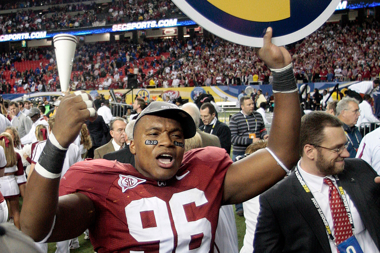 Escándalo en la NFL: Exjugador Universitario Se Declara Culpable de Estafa Millonaria