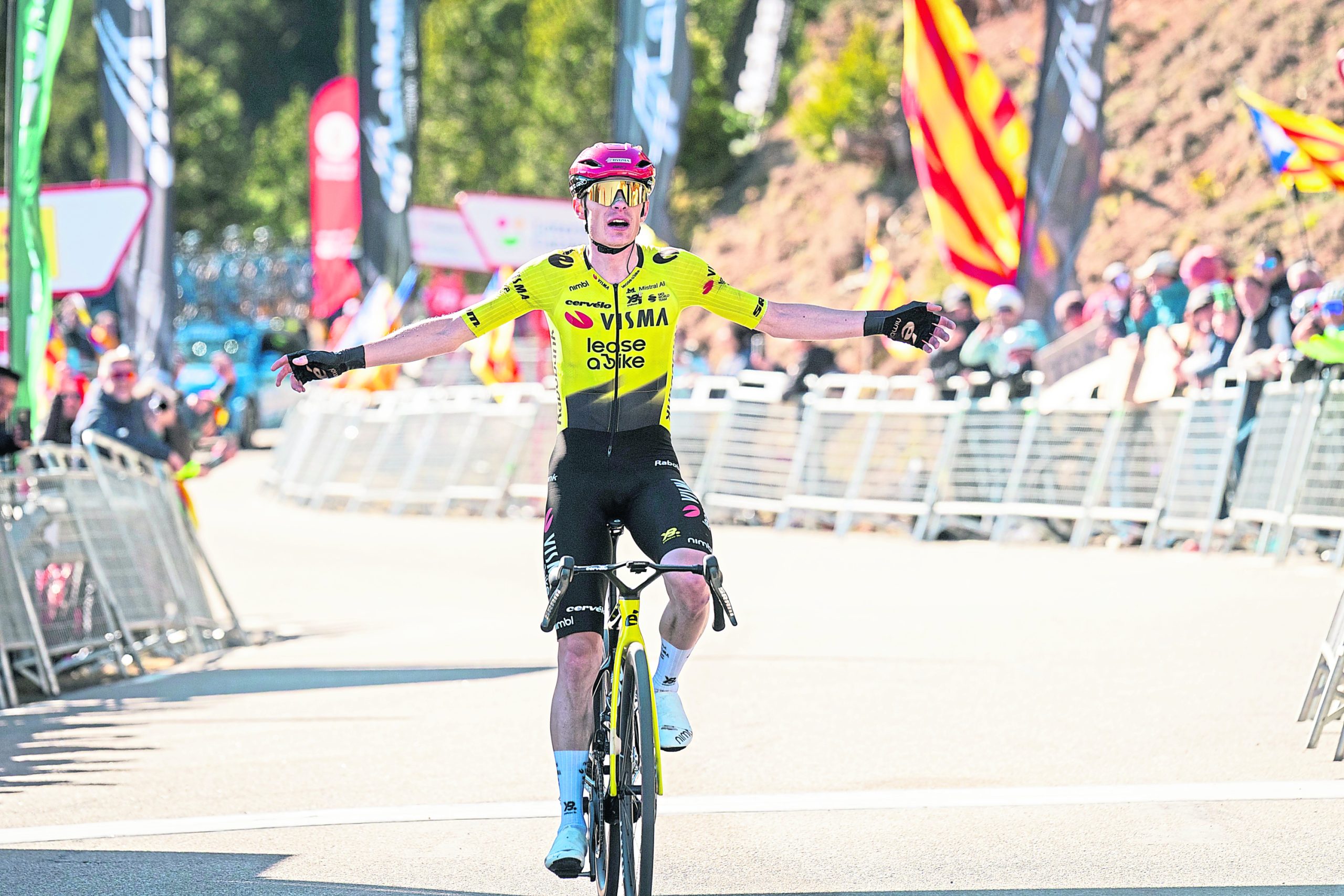 ¡Bomba en el Pelotón! Carapaz Dice Adiós al Giro de Italia y Fija la Mirada en el Tour de Francia