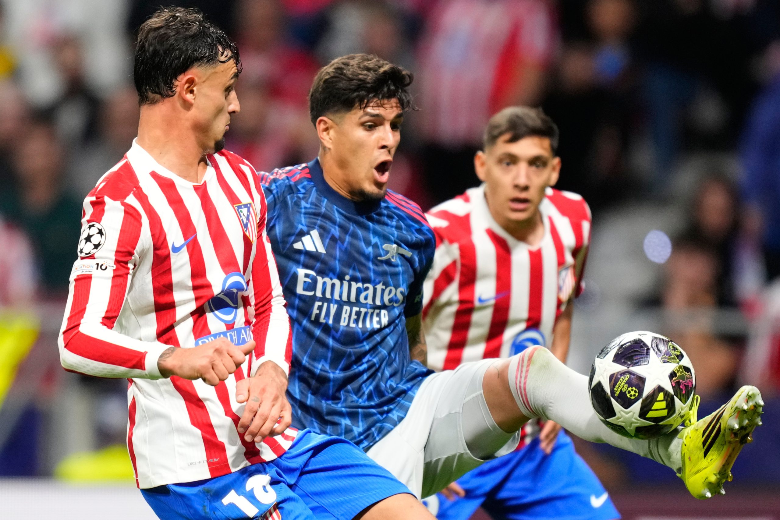 Polémica en Londres: Hincapié clama por penalti no pitado a Eze en el Emirates