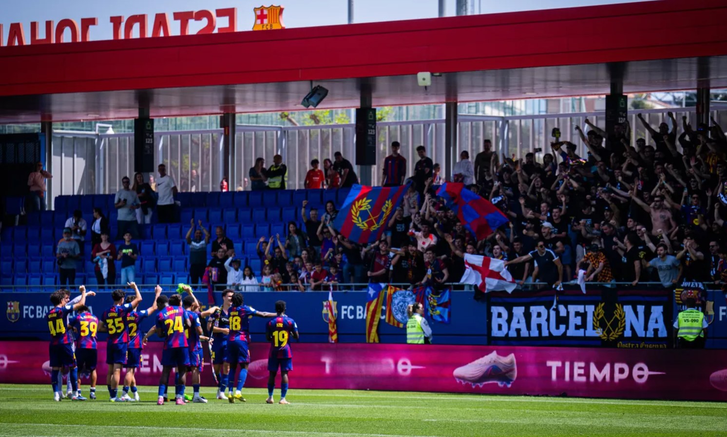 El Barça Atlètic se aferra a un milagro en la última jornada: ¿Podrán los de Belletti salvar la categoría? El Barça Atlètic se aferra a un milagro en la última jornada: ¿Podrán los de Belletti salvar la categoría?