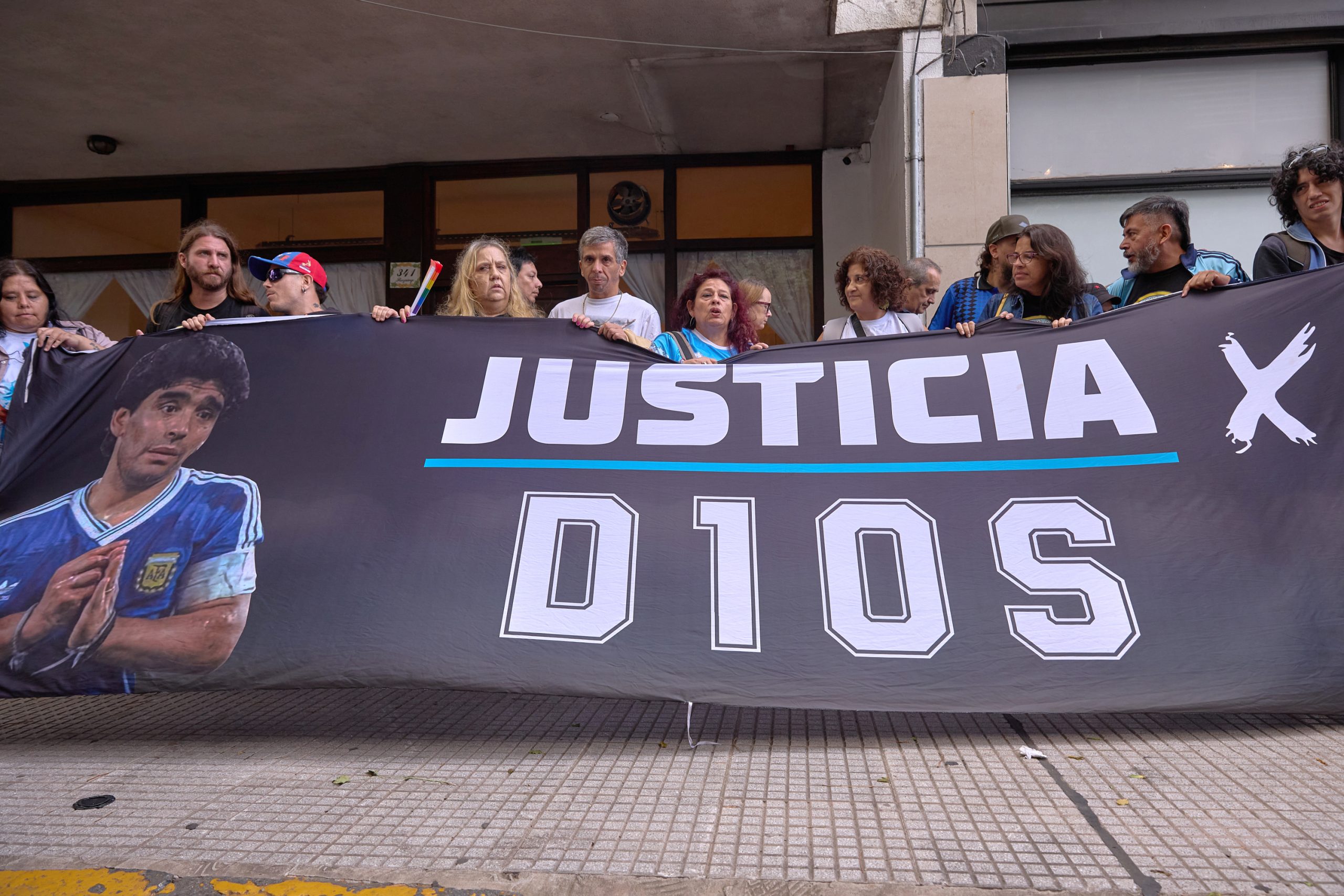 El Último Psicólogo de Maradona Revela la Batalla Interna del Pelusa: Bipolaridad y Lucha Contra las Adicciones