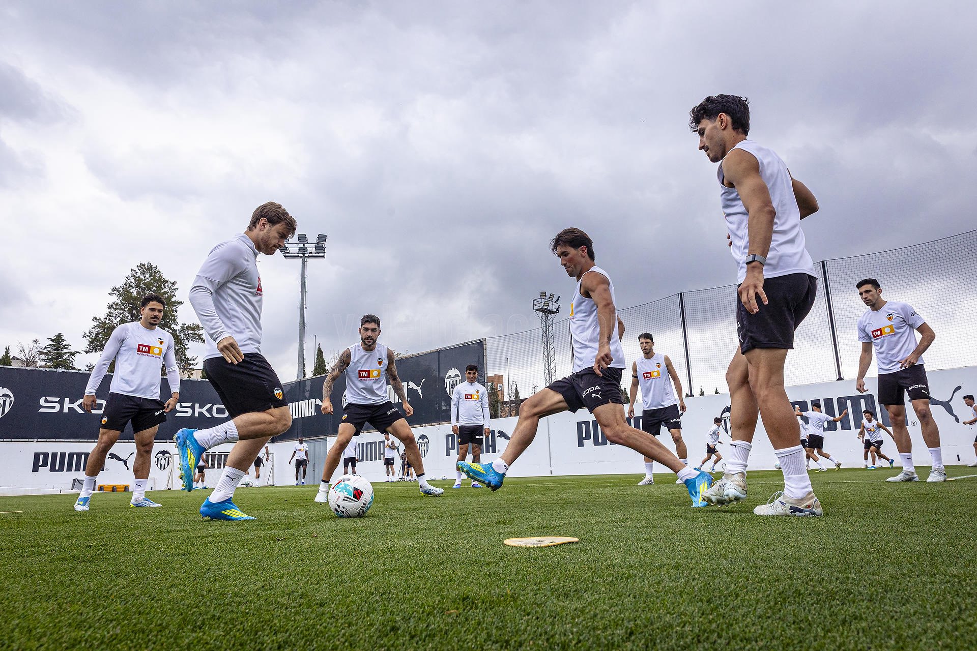 ¡Sorpresa en Mestalla! Pepelu, el centrocampista reconvertido que se erige como el nuevo muro defensivo del Valencia