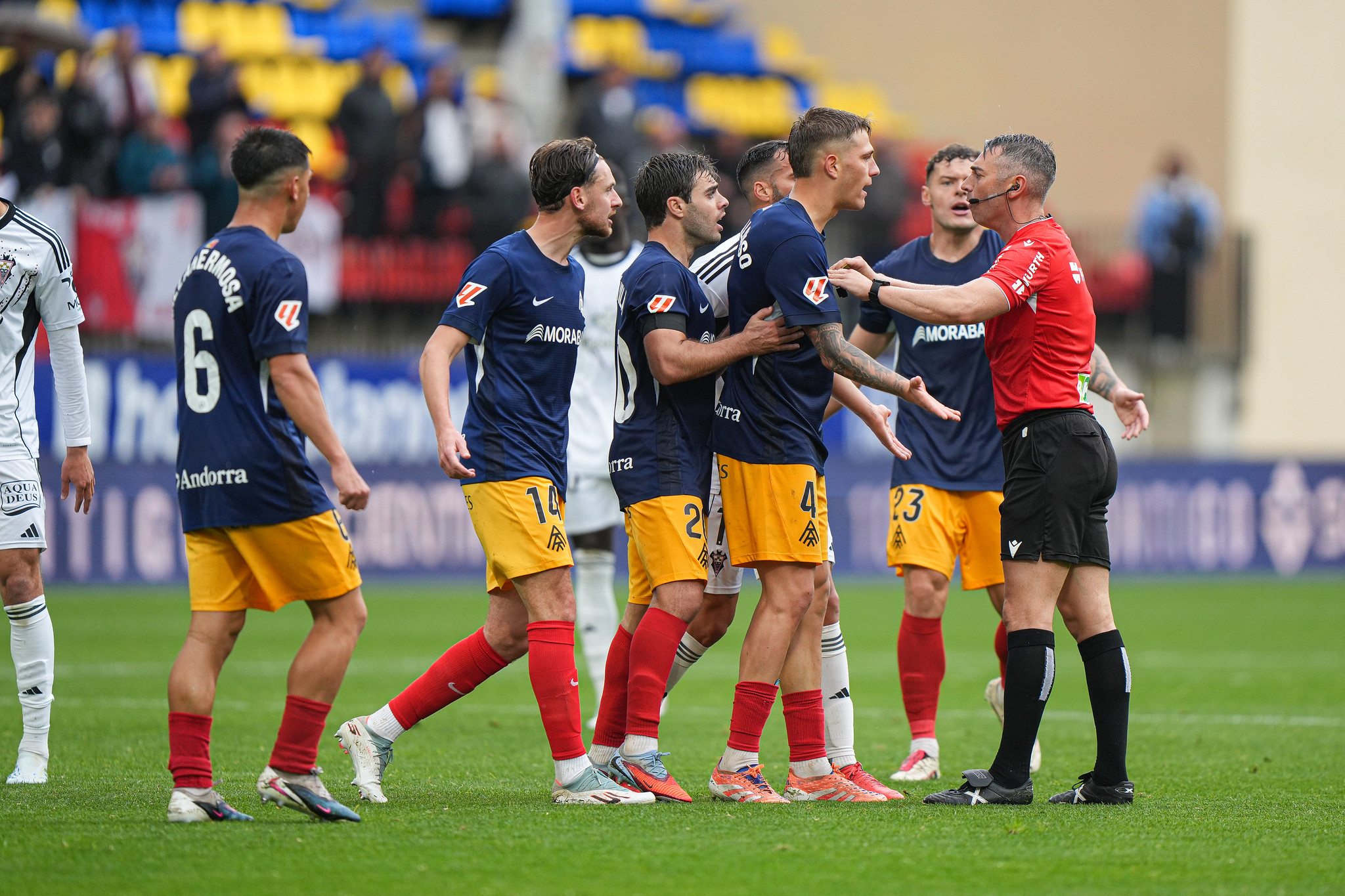 El Comité de Disciplina Sanciona con Dureza tras el Andorra-Albacete: Piqué, Vilaseca y Nogués, en el Foco Arbitral
