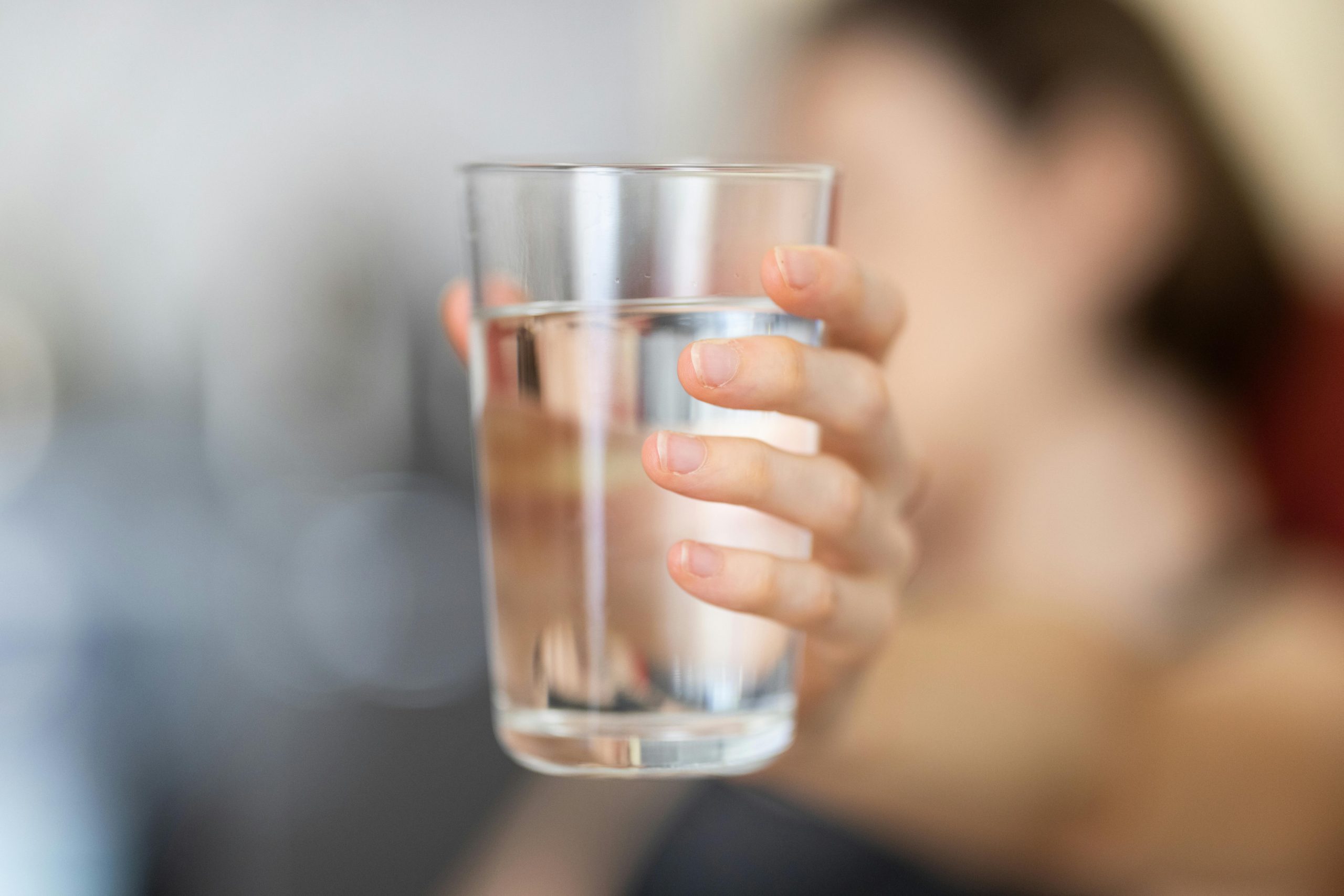 ¡Agua, el elixir de la vida... o un peligro oculto! La historia que te hará replantearte tu hidratación