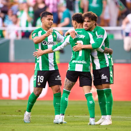 El Betis Sella una Victoria Clave Ante un Oviedo que Toca Fondo